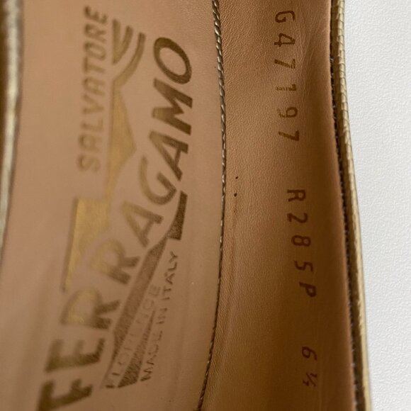 🇮🇹 Made in Italy | Salvatore Ferragamo｜Gold Leather｜Vara Bow Peep Toe Pumps - Picture 12 of 16